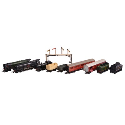 Lot 158 - Box of Triang OO gauge scale model railway