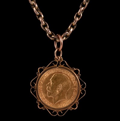 Lot 261 - A Gold Full Sovereign Coin Pendant on a chain, George V 1915.