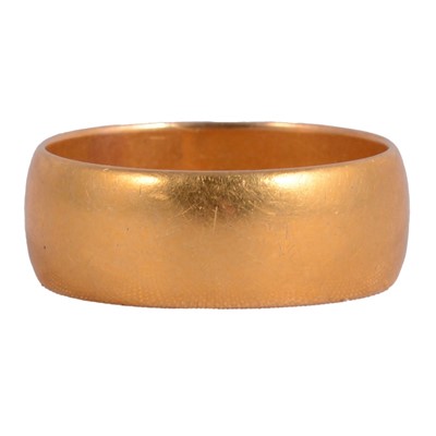 Lot 259 - A 22 carat gold wedding band.