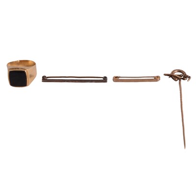 Lot 376 - An onyx signet ring, two bar brooches, and a stick pin.