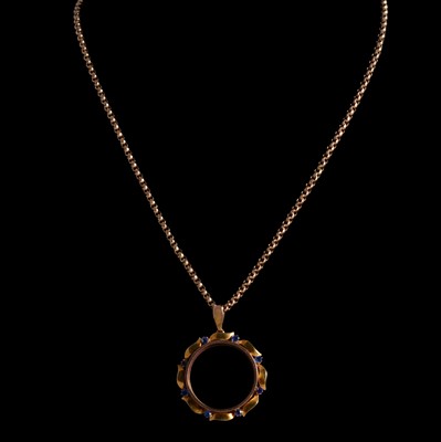 Lot 332 - A gemset pendant mount on a yellow metal chain.