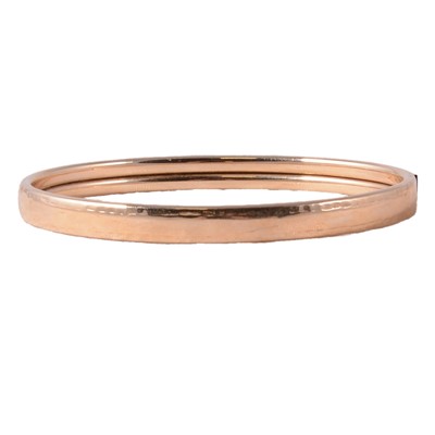Lot 160 - A 9 carat yellow gold sprung bangle.