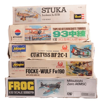 Lot 159 - Collection of five 1:32 scale plastic model kits, Second World War aircraft, various makers