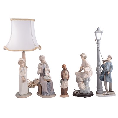 Lot 31 - Lladro and Nao porcelain figures