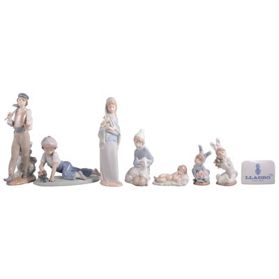 Lot 32 - Nine Lladro figurines