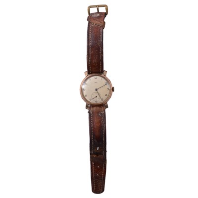 Lot 438 - Majex - a gentleman's vintage 9 carat yellow gold manual wind wristwatch.