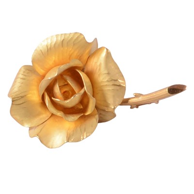 Lot 220 - Garrard boxed French yellow metal rose brooch.