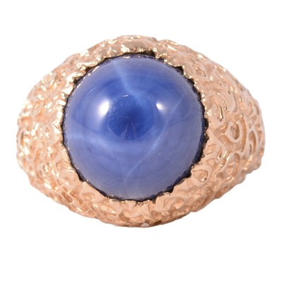 Lot 28 - A synthetic star sapphire ring.