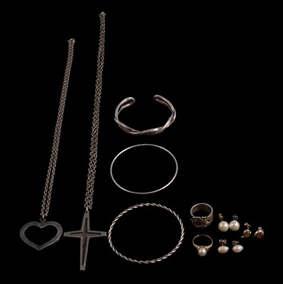 Lot 527 - A collection of Danish yellow metal, white metal, and pewter jewellery.