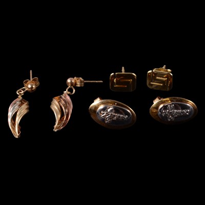 Lot 187 - Three pairs of earrings for pierced ears.