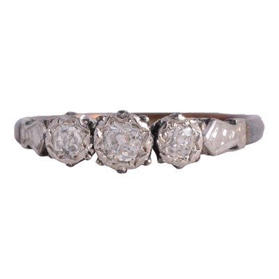 Lot 50 - A diamond three stone ring.