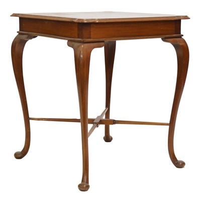 Lot 476 - Victorian mahogany centre table
