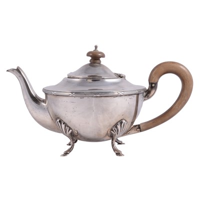 Lot 368 - Silver tea pot