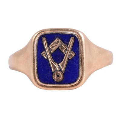 Lot 103 - A gentleman's 9 carat yellow gold Masonic ring.