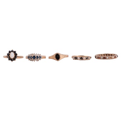 Lot 88 - Five gemset rings, sapphire, and others.