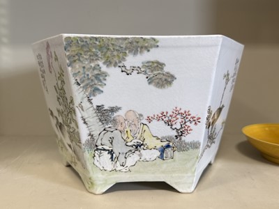 Lot 25 - Chinese porcelain famille rose 'Scholars' jardiniere