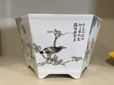 Lot 25 - Chinese porcelain famille rose 'Scholars' jardiniere
