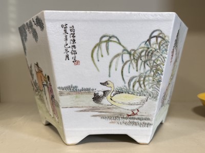 Lot 25 - Chinese porcelain famille rose 'Scholars' jardiniere