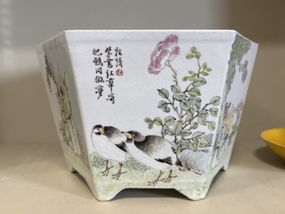 Lot 25 - Chinese porcelain famille rose 'Scholars' jardiniere