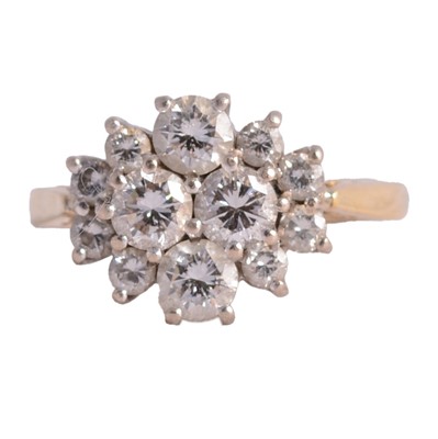 Lot 85 - A diamond cluster ring.