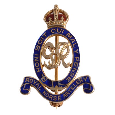 Lot 296 - A Royal Horse Artillery yellow and white metal insignia brooch.