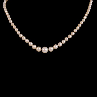 Lot 272 - A pearl necklace with diamond clasp.