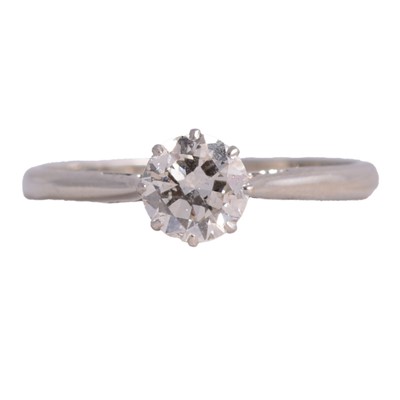 Lot 51 - A diamond solitaire ring.