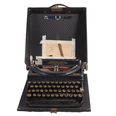 Lot 120 - Vintage Remington portable typewriter