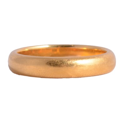 Lot 113 - A 22 carat gold wedding band.