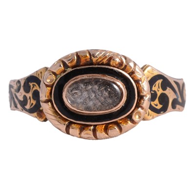 Lot 82 - An In Memoriam ring