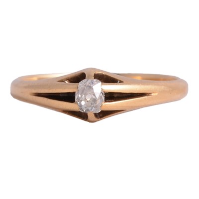 Lot 106 - A diamond solitaire ring.