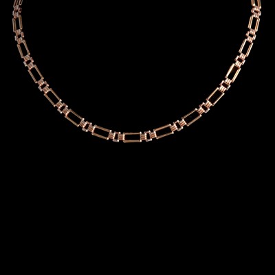 Lot 288 - A 9 carat tri colour gold necklace.