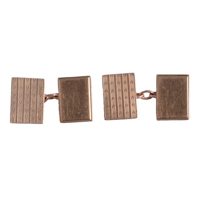 Lot 395 - A pair of 9 carat yellow gold chain link cufflinks.