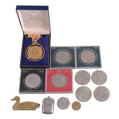 Lot 307 - George III halfpenny coin, other coins and commemoratives, silver vesta case