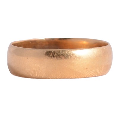 Lot 121 - An 18 carat yellow gold wedding band.
