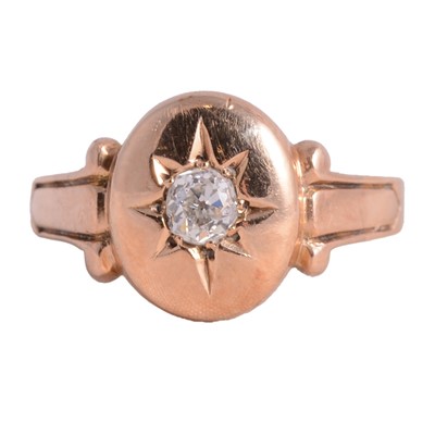 Lot 105 - A gentleman's diamond solitaire ring.