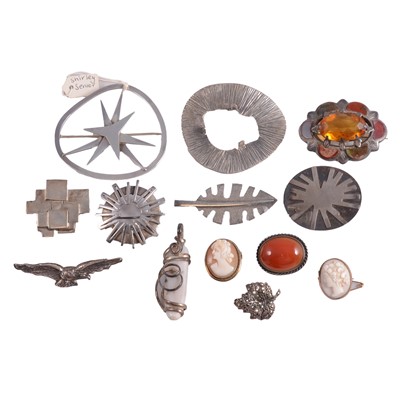 Lot 521 - A collection of vintage and modern silver and white metal brooches.