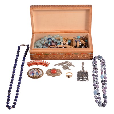Lot 567 - A collection of costume jewellery.
