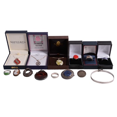 Lot 550 - A collection of silver and white metal jewellery.