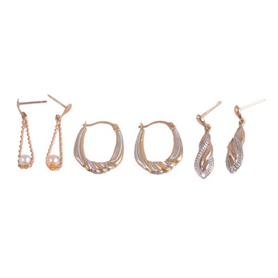 Lot 191 - Four pairs of earrings for pierced ears, and two single earrings.