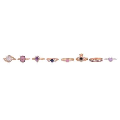 Lot 91 - Eight gemset gold / yellow and white metal rings.