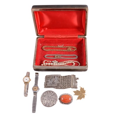 Lot 531 - Jewel box with vintage jewellery, Iona brooch, rose metal chain.