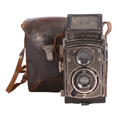Lot 106 - Rolleicord Compur Twin-lens reflex camera