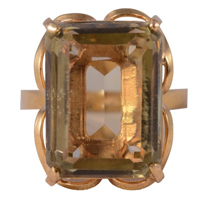 Lot 35 - A smoky quartz dress ring.