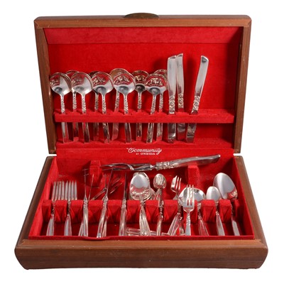 Lot 91 - A canteen of stainless steel Oneida cutlery, Community pattern