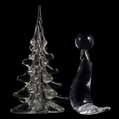 Lot 25 - Folke Walving, sea lion with ball, and an art glass fir tree
