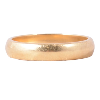 Lot 110 - An 18 carat yellow gold wedding band.