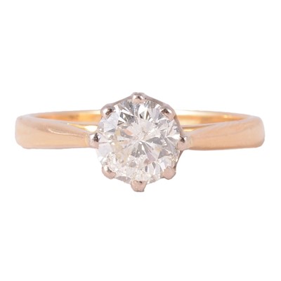 Lot 49 - A diamond solitaire ring.