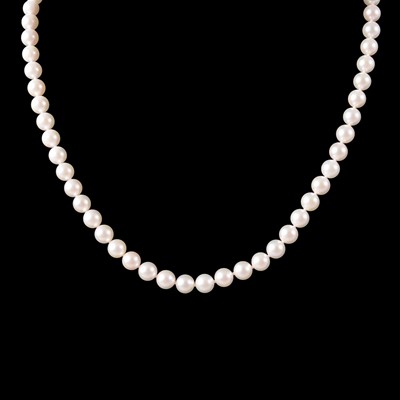 Lot 270 - A cultured pearl necklace.