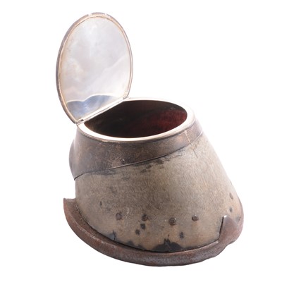 Lot 116 - Victorian jewellery casket formed from a horse hoof